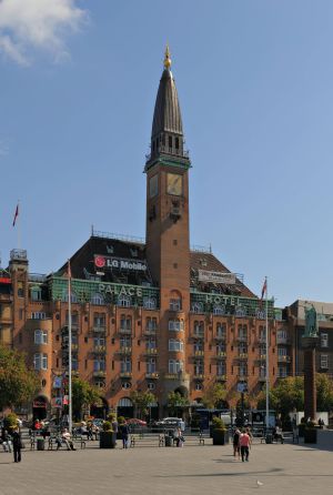 Åbner for gennemrenoveret 5. etage