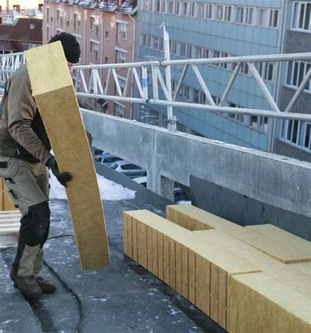 Isover løfter tagdækkernes arbejdsmiljø