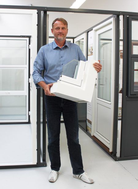 Vinduesproducent åbner satellit-skole