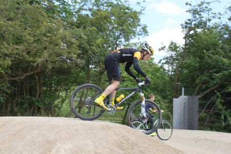 Ny cykelbane udfordrer hele familien