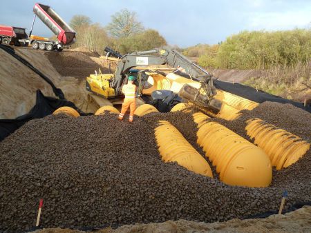 Ny type bassin opbevarer regnvand under jorden