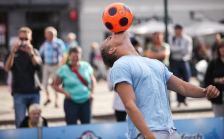 Street fodbold-bane står klar