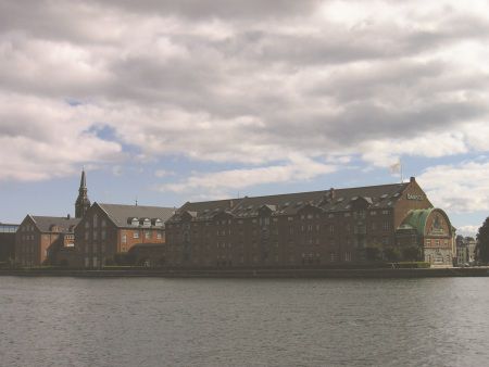 Aftale om havne-ejendom er i hus