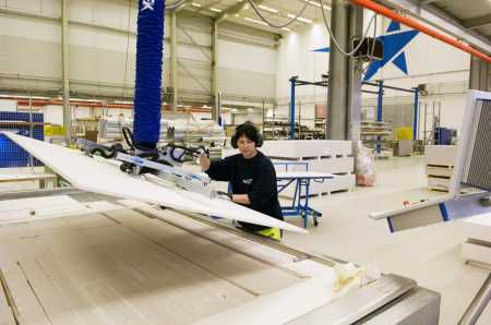 Bygger huse på fabrik