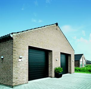En åbning for garageportene